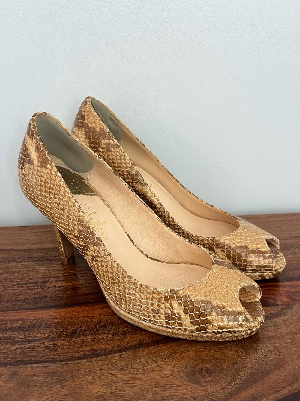 Cole Haan Snakeskin Embossed Leather Peep Toe Pumps Heels Size